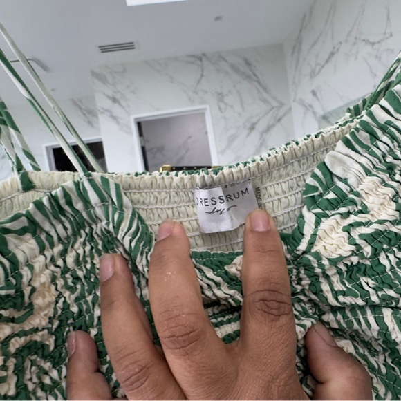 Vacation Vibes!!! 
Ruched crop top and skirt set in palm tree green design - Picture 8 of 8